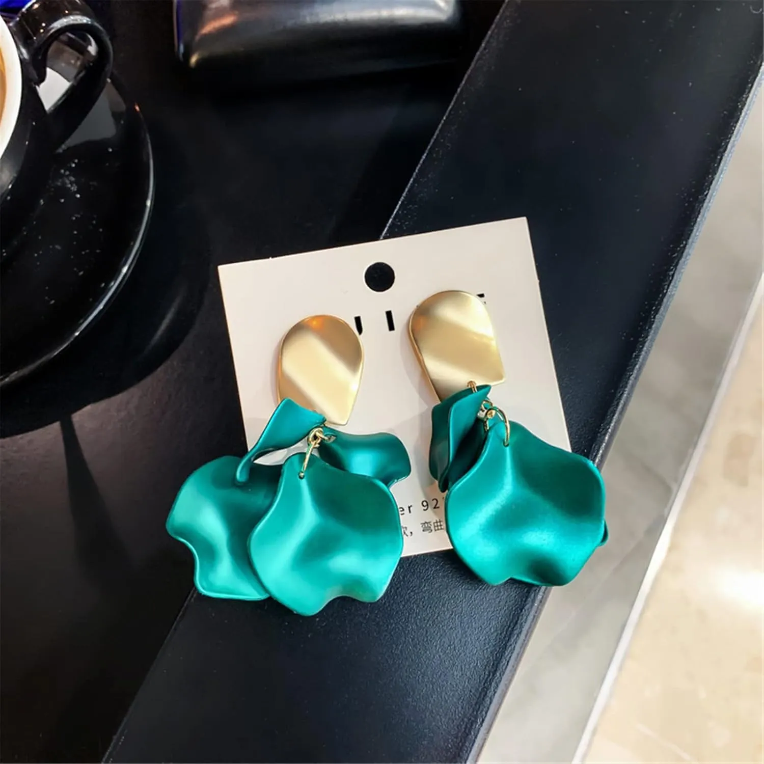Acrylic Matte Rose Flower Petal Long Drop Dangle Earring Bohemian Resin Floral Tassel Statement Hanging Earring for Women Exaggerated Party Jewelry Gift