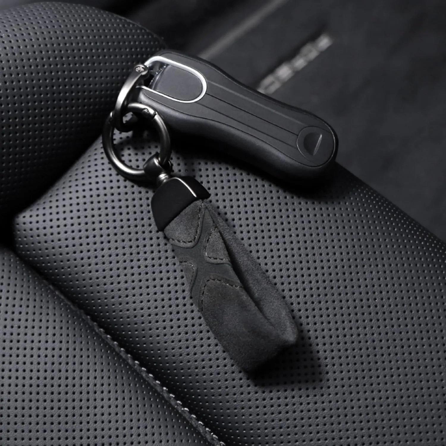 BETTERHUMZ Leather Suede Car Keychain,Key Chain Clip for Alcantara, Anti-Lost D-Ring for Men and Women Car Accessories