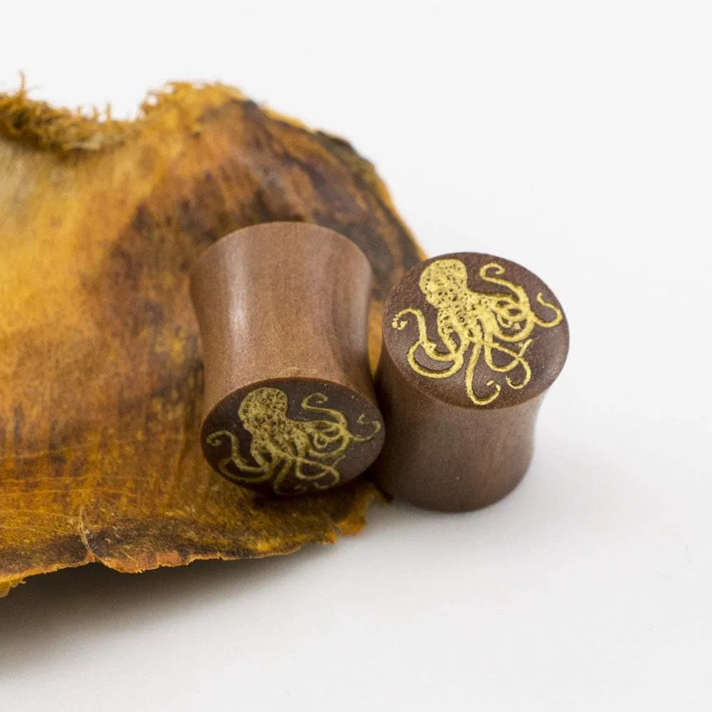 BodyJewelryOnline Pair of Ear Plug with Octopus Design Made of Wood