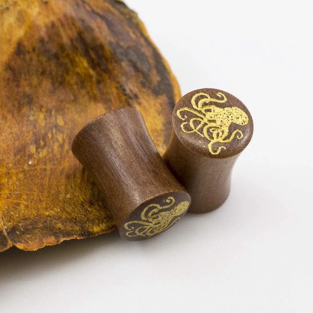 BodyJewelryOnline Pair of Ear Plug with Octopus Design Made of Wood