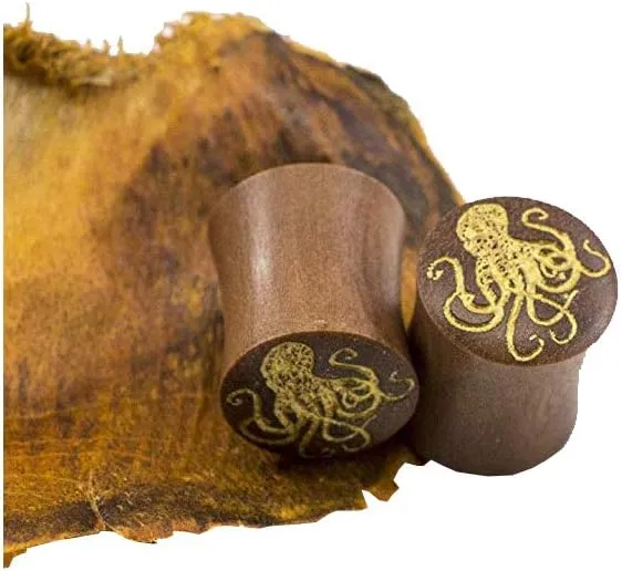 BodyJewelryOnline Pair of Ear Plug with Octopus Design Made of Wood