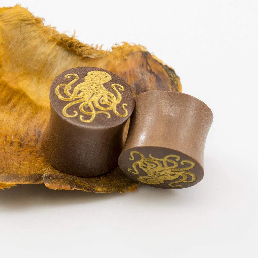 BodyJewelryOnline Pair of Ear Plug with Octopus Design Made of Wood