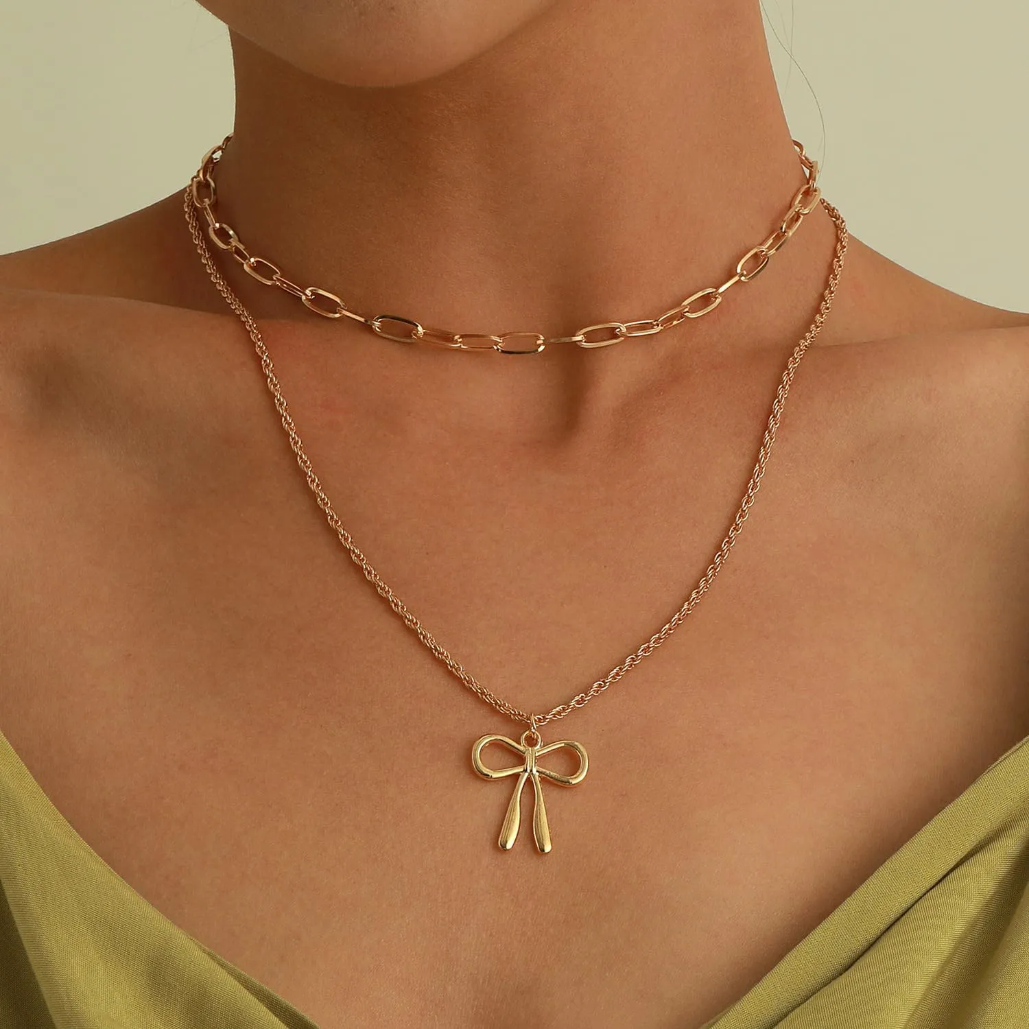 Bow Necklace for Woman Gold Bow Layered Choker Necklace Dainty Butterfly Knot Pendant Necklace Bowknot Charm Necklace Costume Jewelry Accessories