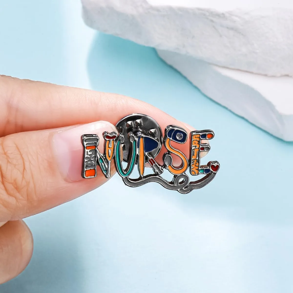 Dr's gift Medical Letter Pins Science Enamel Pin Medical Tools Brooch Lapel Bag Badge Word Design Gift Decoration for Nurse Doctors Med Students