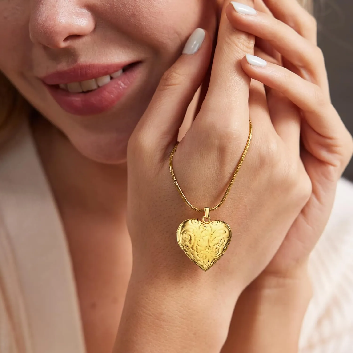Fanery Sue Heart Locket Necklace That Holds Pictures,Picture Pendant Custom Locket Jewelry Gifts for Women
