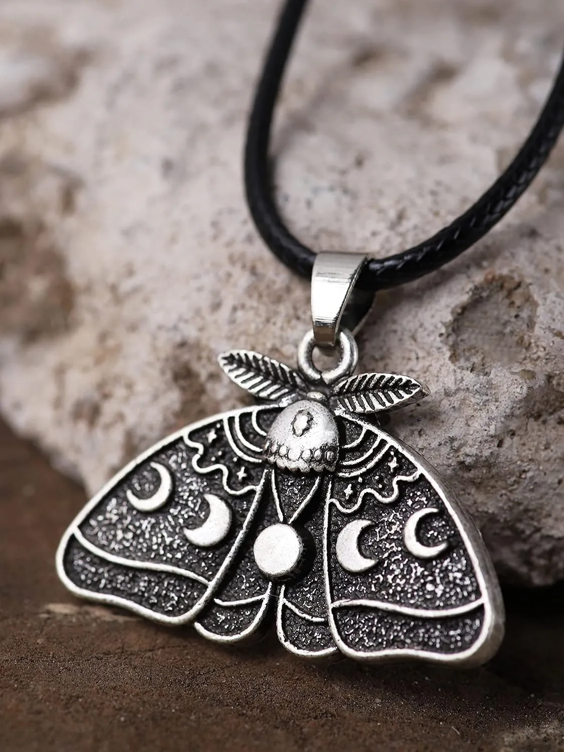 HAQUIL Moth Necklace, Moon Phase Moth Pendant, Wiccan Jewelry Gift for Women