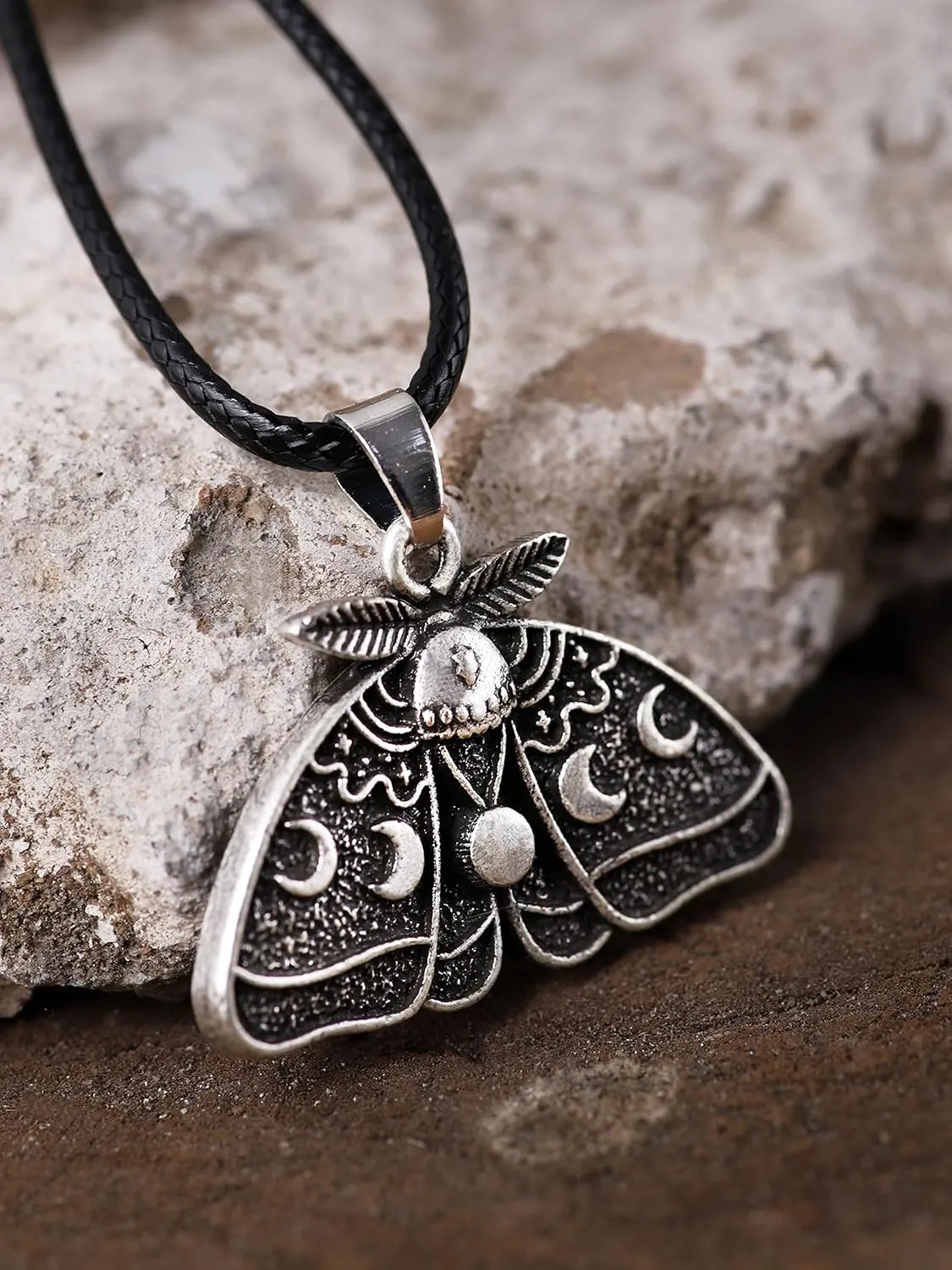 HAQUIL Moth Necklace, Moon Phase Moth Pendant, Wiccan Jewelry Gift for Women