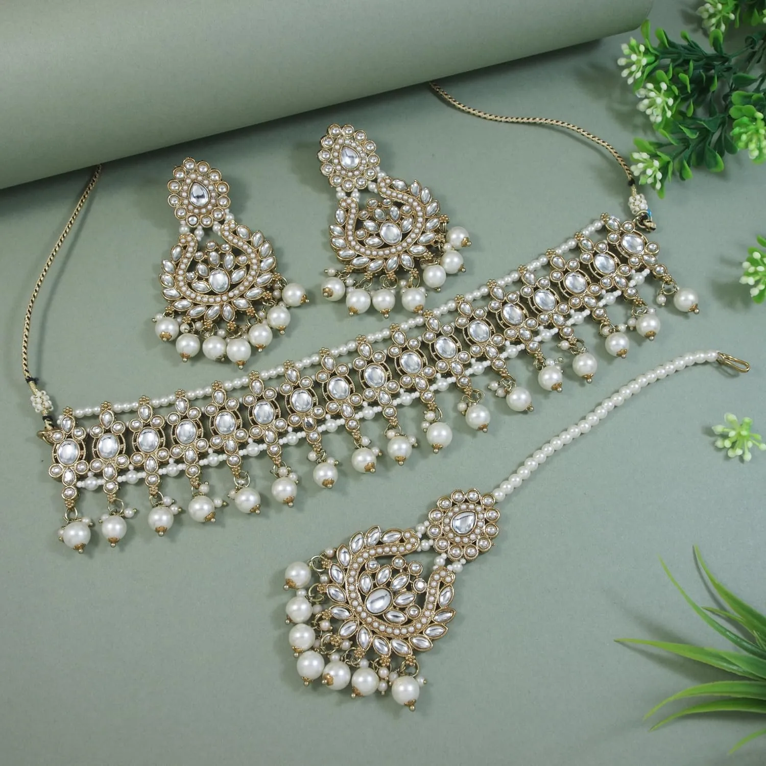 I Jewels Gold Plated Indian Wedding Bollywood Kundan Pearl Drop Choker Necklace Jewellery With Earrings & Maang Tikka Set For Women (K7276)