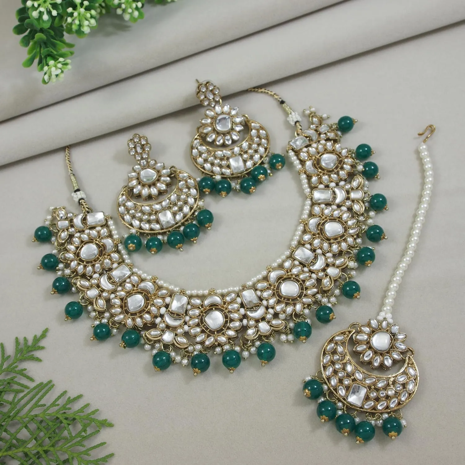I Jewels Indian Wedding Bollywood Floral Kundan Pearl Choker Necklace Jewelry Earrings & Maang tikka Set For Women (K7271)