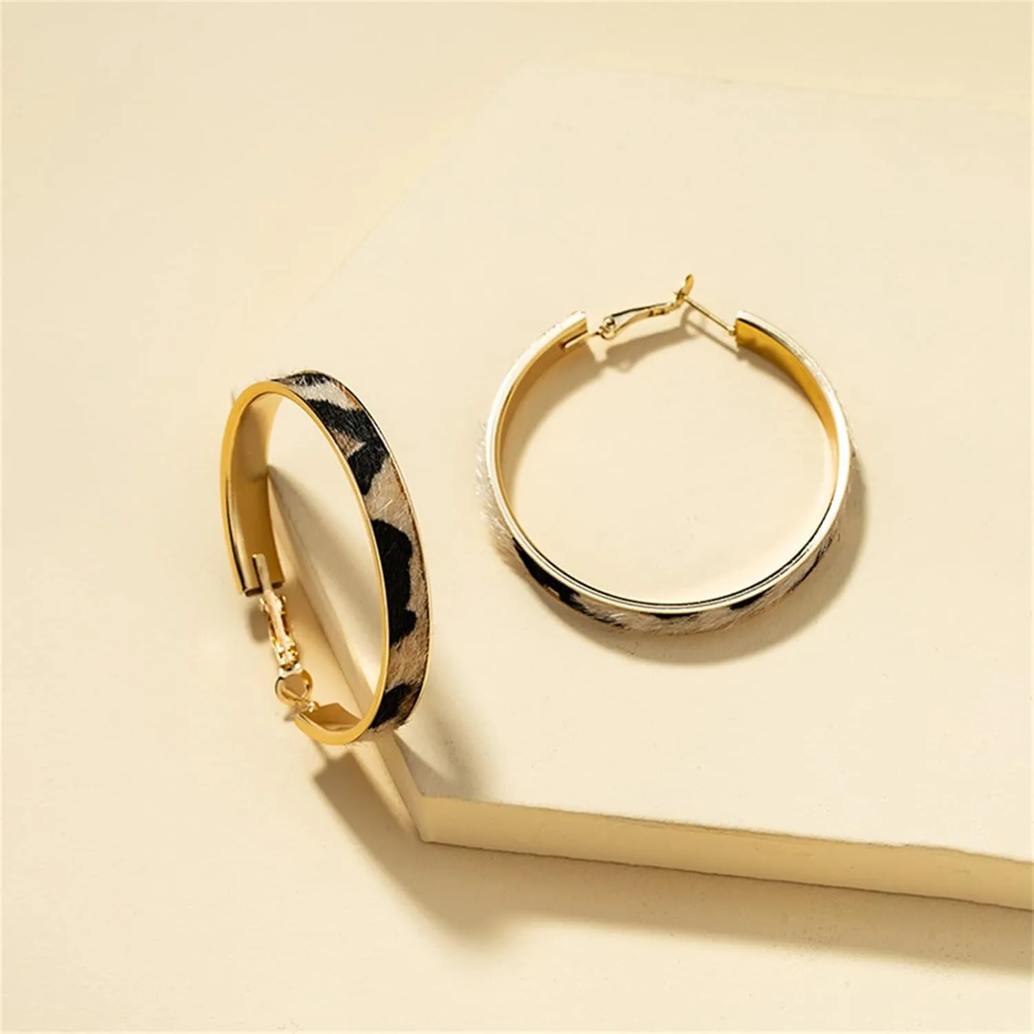 Leopard Acrylic Small Hoop Earrings 925 Sterling Silver Elegant Tortoise Shell Resin Round Circle Geometric Lightweight Thick Open Stud Earrings for Women Minimalist Christmas Party Fashion Jewelry Gifts