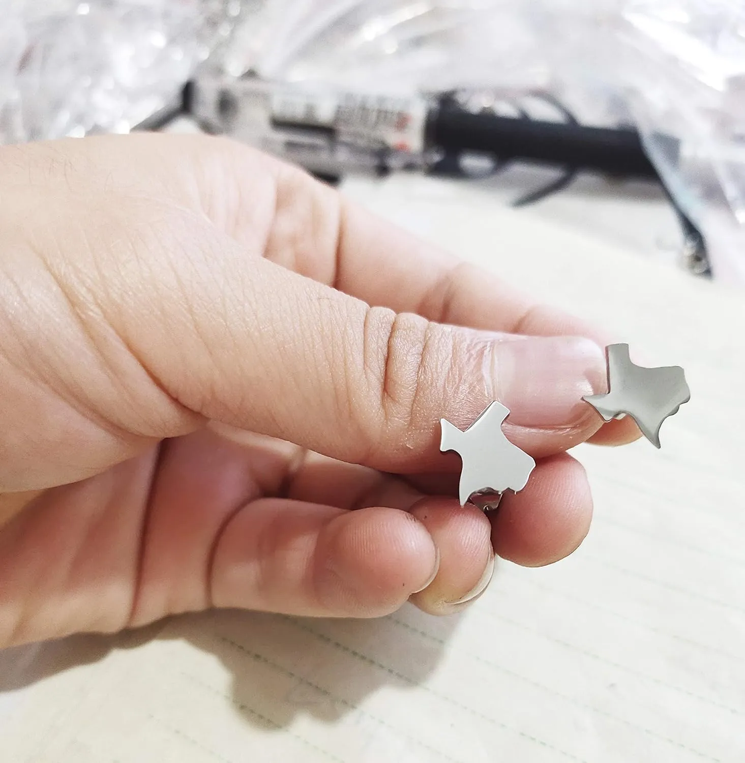 RUIZHEN Tiny Texas State Map Stud Earrings for Women
