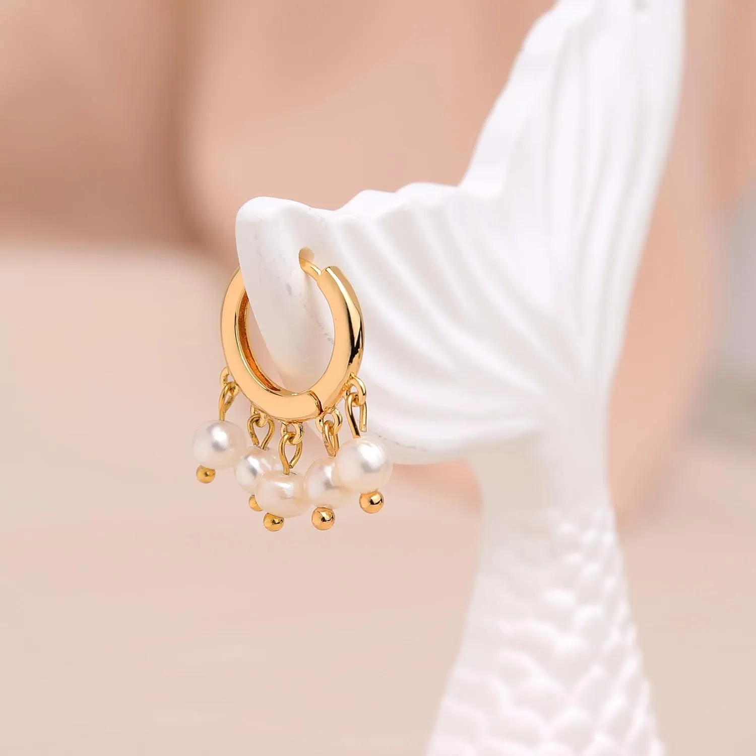 Sonateomber Heart Flower Dangle Drop Gold Small Huggie Hoop Earrings for Women, Cute Trendy Hypoallergenic Prom Fashion Jewelry Gift