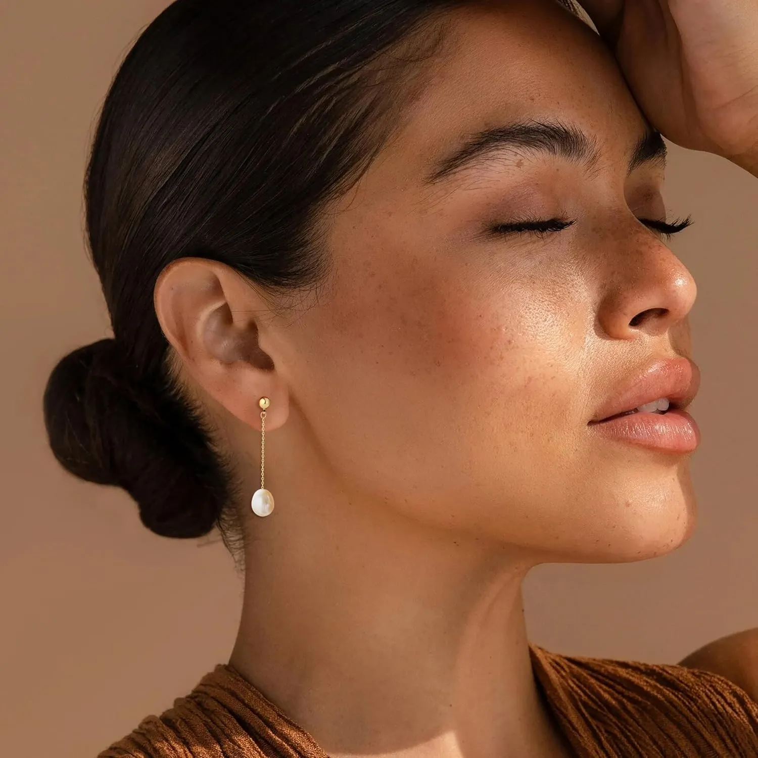 TOBENY Pearl Earrings for Women Trendy Dainty 14K Gold Plated Pearl Dangle Earrings Statement White Pearl Drop Earrings Dangling Bridal Wedding Huggie Hoop Earrings for Women Gifts Jewelry