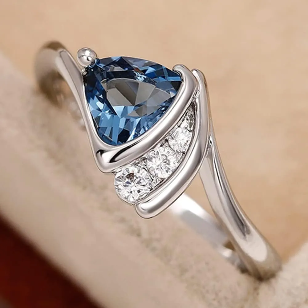 Twisted arm fat triangle meran zircon ring female romantic proposal light luxury ring (Blue,9)