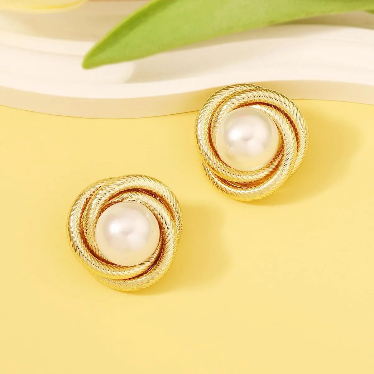 Vintage Pearl Stud Earrings for Women Dainty Round Wrap Pearls Stud Earrings Statement Geometic Twisted Pearl Earrings Jewelry Gifts