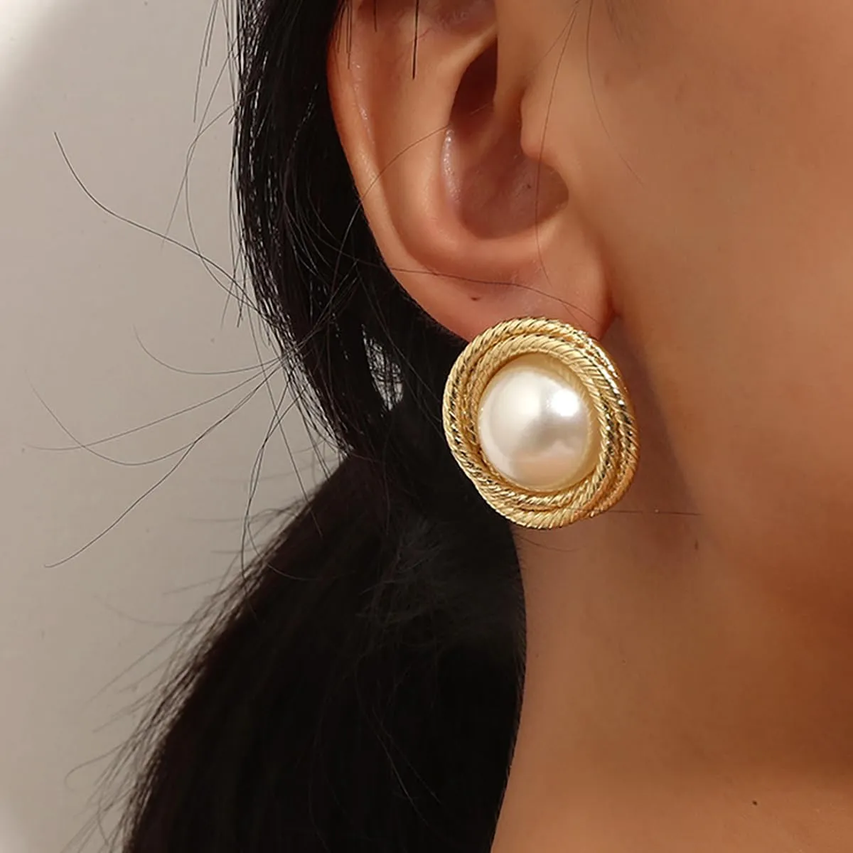 Vintage Pearl Stud Earrings for Women Dainty Round Wrap Pearls Stud Earrings Statement Geometic Twisted Pearl Earrings Jewelry Gifts